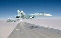俄罗斯苏-27战机在黑海上空拦截美国空军侦察机