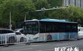 公交车路口通行限速引热议，南京公交集团发文致歉