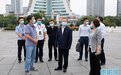 凤凰晚报|美军两栖攻击舰进入南海;特朗普称拜登是国家的敌人