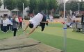 男生“鱼跃龙门”式跳高丝滑过杆 网友:厉害 灵活的小胖