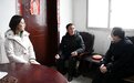 潢川县教体局党组书记、局长胡波走访慰问困难教师代表