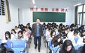 新学期新征程!郑州财经学院校领导深入学生中讲授“开学第一课”