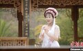 “云南民族歌后”献唱“民歌大观” 以民谣演绎《绣荷包》