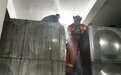 合肥一男子昏迷在4米水箱内 消防紧急救援