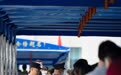 是考生家长 更是暖心民警