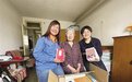 88岁老奶奶捐出三大箱图书 爱心驶者当好“搬运工”