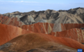 经受夏日“烤”验 七彩丹霞颜值飙升