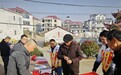 南昌县蒋巷镇开展迎新年送春联活动