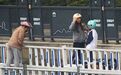 临平街头老人摔倒昏迷 几位经过的路人纷纷施以援手