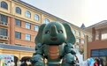 河南IP明星大象奔奔今年七周岁啦!与沪华一年级新生一同开学萌趣启航!