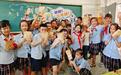 开学了!乐山一小学给2200余名学生每人发一袋大米