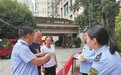 宜春市袁州區執法人員開展食品安全檢查 發現問題當場提出整改