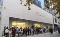 线下疯狂排队!华为Mate70首销官网已售罄 门店称标准版备货充足