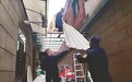南昌邮政宿舍居民违规搭钢棚 城管巡查:限期拆除