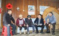 安徽休宁县：带着感情“走” 带着责任“问”