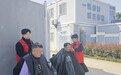 安徽合肥:暖心义剪进工地 社区服务传温情