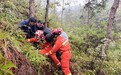 会昌一村民上山祭扫遇险 消防员陡坡背行成功营救