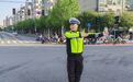 情況特別危急！小女孩出現(xiàn)在機(jī)動(dòng)車道上 宜春“奔跑哥”反向沖入車流