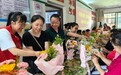 奉新：巧手學(xué)插花 共迎母親節(jié)