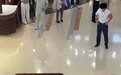 扬州一商场有女子坠楼,商户:其从5楼跳下