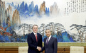 王毅会见美国新任驻华大使庞德伟