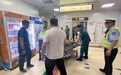 兩人食物中毒，漯河交警往返兩次緊急護送