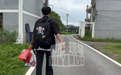 贴着妈妈遗照高考的上饶少年,已前往浙江义乌打暑期工
