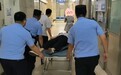 “警”急救助!游客昏迷倒地 民警火速送医