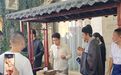 撒贝宁现身抚州 品尝特色小吃“晏殊饼”