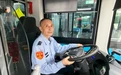 女乘客夜班车上突发疾病 杭州一公交车一站不停 直送医院