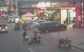 浙江街头鸵鸟出逃“镇定自若”逛菜场!画面曝光