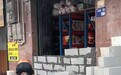 东莞一五金店为防台风在门口砌墙,邻居:上个月来台风街上淹水了