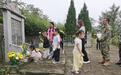 铜陵市郊区:老少携手祭英烈 童心向国迎华诞——梦苑幼儿园国庆主题活动之烈士纪念日祭扫