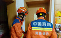 深夜紧急救援!7岁女童被反锁家中 消防员9分钟破拆开门