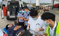 三亚边检站开通“紧急通道” 保障外籍受伤船员快速入境就医