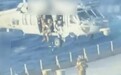 视频公布:美军从直升机顺绳而下,持枪在委内瑞拉海岸附近扣押油轮