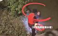 男子失足落水被困桥洞半小时,五旬警察夜入湍急冰河救他上岸