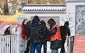 初雪染梅枝 暗香漫东湖
