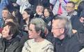 62岁叶童和老公陈国熹一起去看演唱会,夫妻俩都白发苍苍了