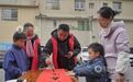 芦溪县:写春联 迎新春(图)