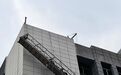 惊险!室外吊篮突发故障 宜春2名工人被困15米高空
