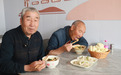 爱心食堂饭菜飘香 甘肃灵台银发族点赞第二个“家”