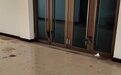 网友反映一服务区厕所上锁致污物遍地 交通部门回应