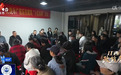 物业费太贵、水管老化……广信区政府工作人员把“办公室”搬进了小区