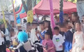 宇树机器人表演中踢倒儿童,景区道歉视频配文:“耐造的来”
