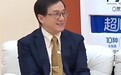 直言自己歌量少不敢开巡演,网友:成龙出过专辑,不够找任贤齐借