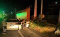 男子接电话不慎一脚踩进排水沟 景德镇14名消防员紧急出动救援