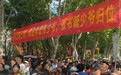 高考结束后,合肥一考生当面感谢母亲辞职陪读,妈妈落泪回应