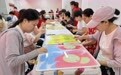 浮彩卸压,巾上开花——盐田社区开展非遗水拓丝巾妇女减压活动