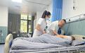 男子连熬5天看球血压爆表 专家提醒:熬夜酗酒易诱发高血压危象